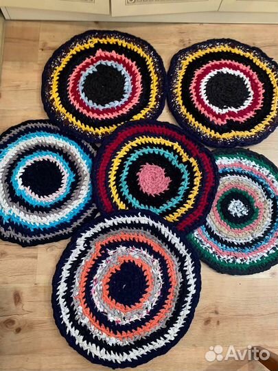 Коврик круглый вязанный