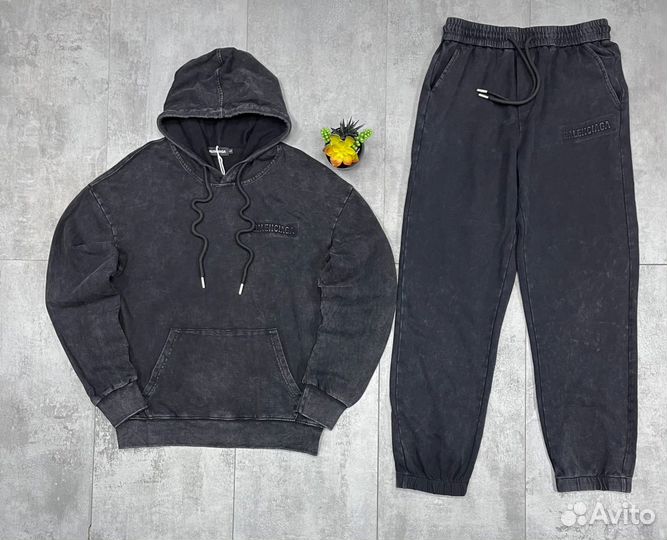 Костюм варенка Balenciaga