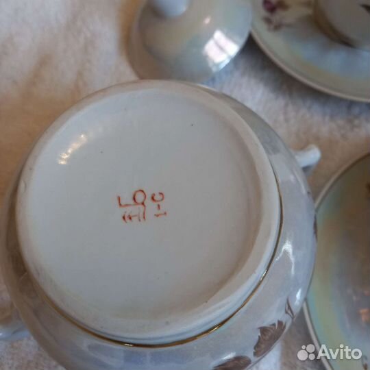 Сервиз: 6 чайных чашек, масленка и сахарница