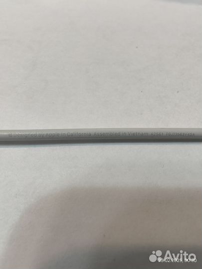 Оригинальный кабель на iPhone