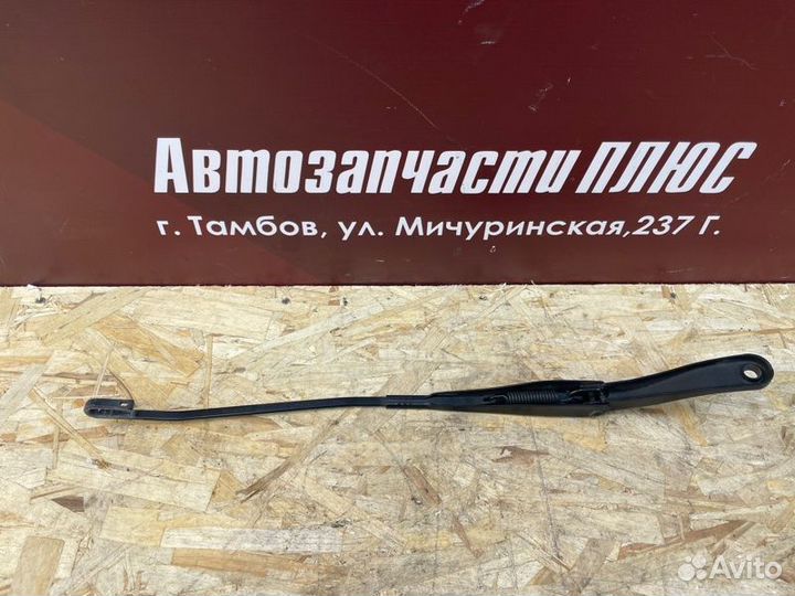 Поводок дворника правый Renault Logan