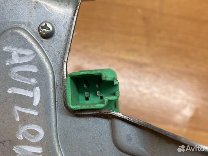 Peugeot 4007 моторчик заднего дворника