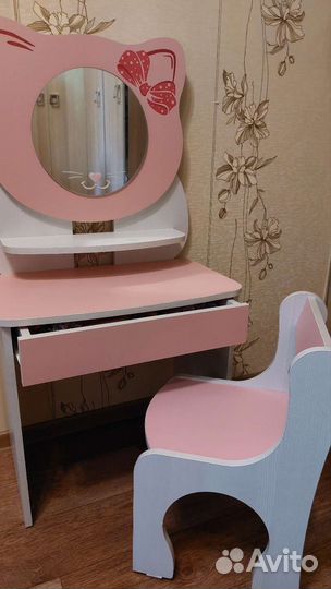 Детский туалетный столик для девочки