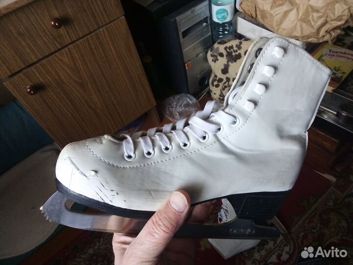 Коньки фигурные женские р.35 и р.36 белые кожа