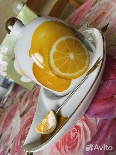 Лимонница с вилкой