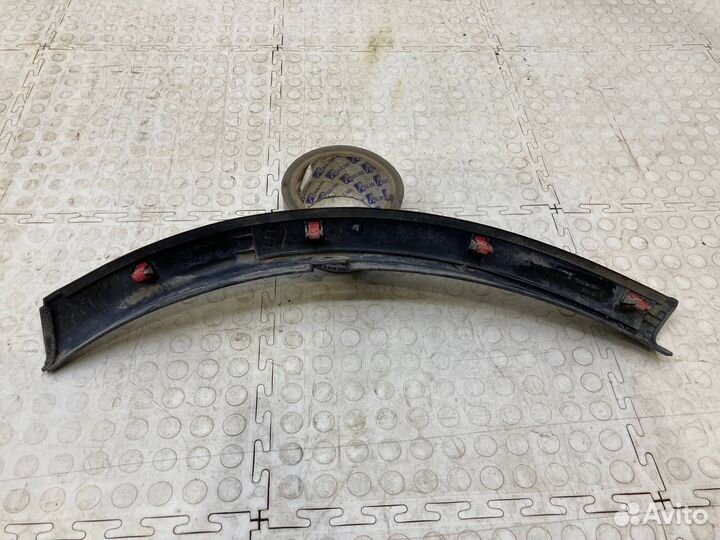 Накладка крыла передняя левая Mitsubishi Outlander