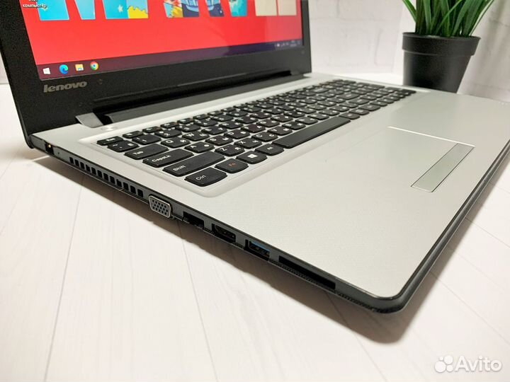 Ноутбук Lenovo 4 ядра/8Gb/2 видеокарты