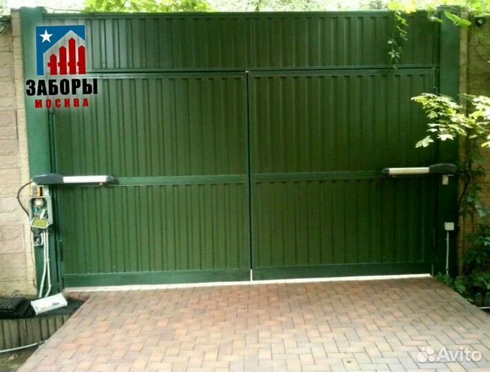 Распашные ворота с забором