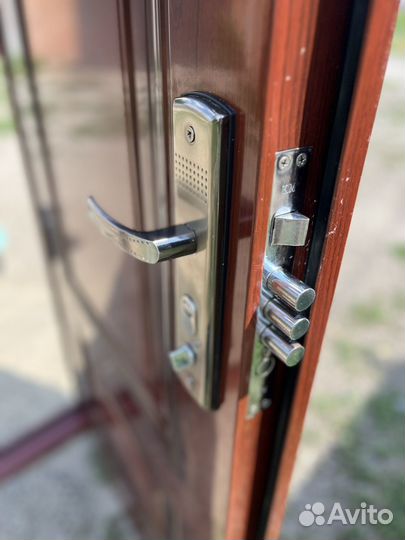 Металлическая дверь бу