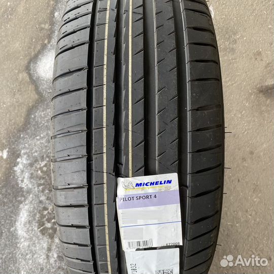 Michelin Pilot Sport 4 245/45 R18 100Y