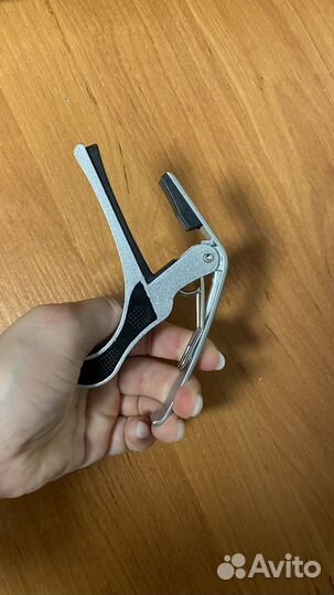 Каподастр для гитары