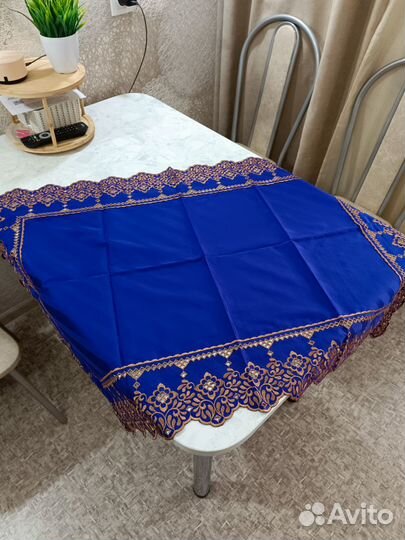 2 комплекта скатертей и салфеток