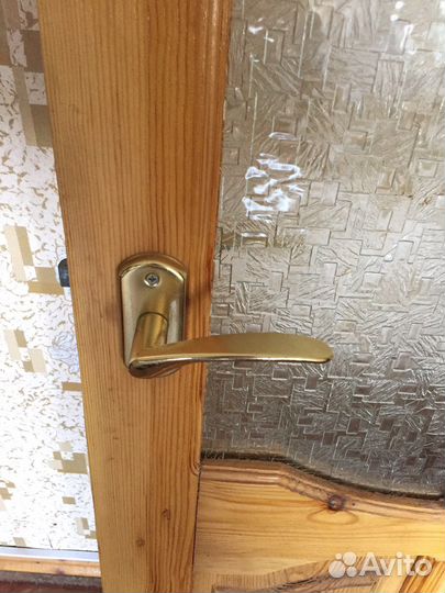 Дверь деревяная межкомнатная стеклом