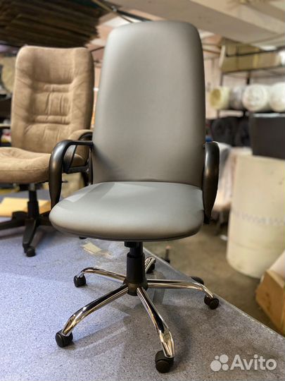 Офисное кресло