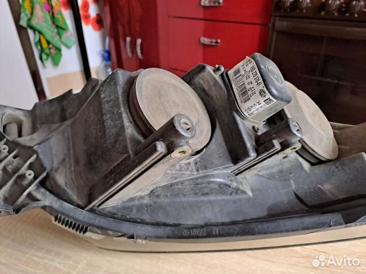 Opel Astra H фара левая