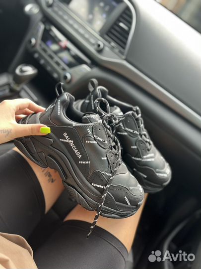 Balenciaga кроссовки triples черные