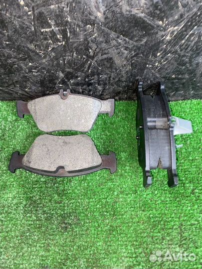 Тормозные колодки переднее Mercedes-Benz C-Class
