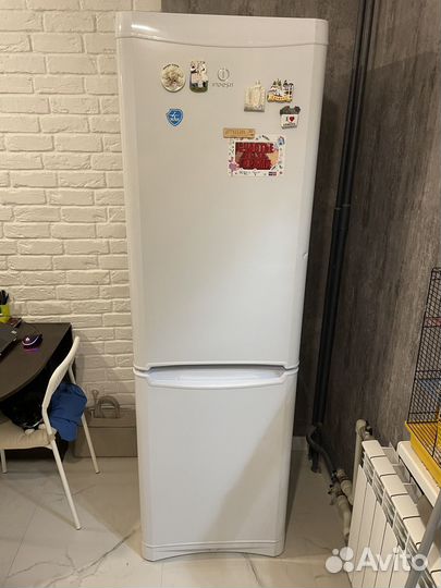 Холодильник бу indesit