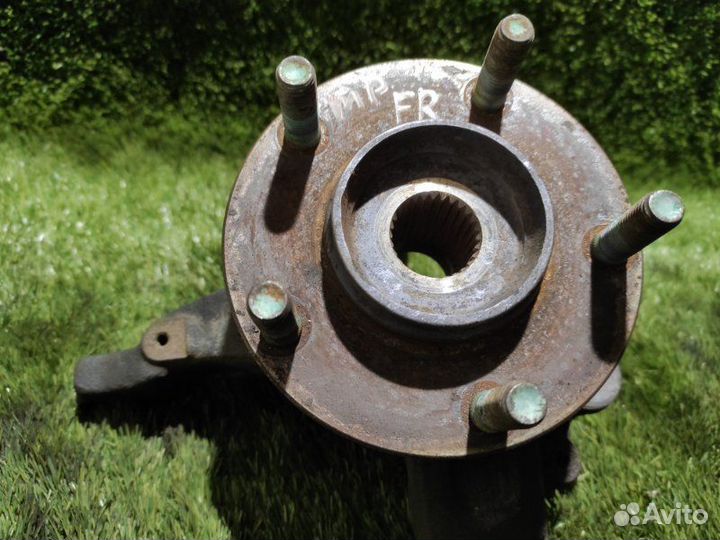 Ступица передняя правая Mazda 5 2010