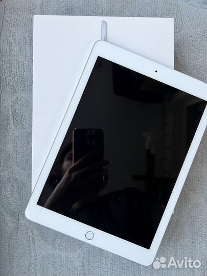 iPad air 32gb Wi-Fi+Cellar (6 gen) 2018