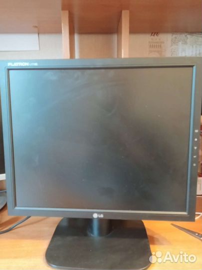 Монитор LG flatron L1718S-BN