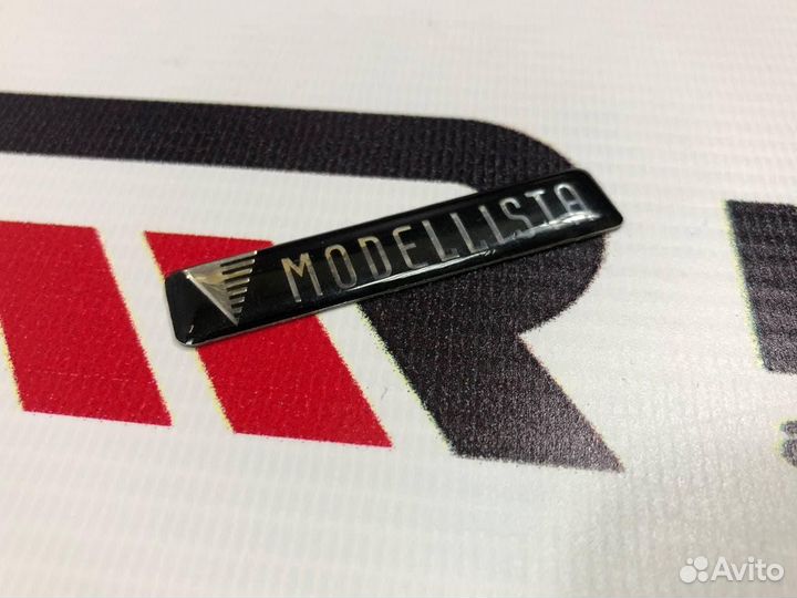 Эмблема Modellista Черная R2326