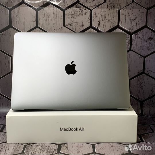 Идеальный MacBook Air 13 2020 M1 3 цикла
