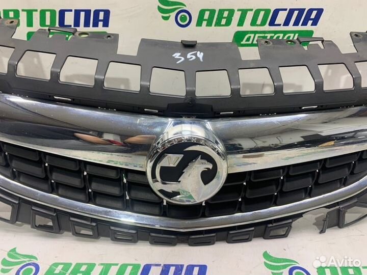 Решетка радиатора передняя Opel Astra J хетчбек