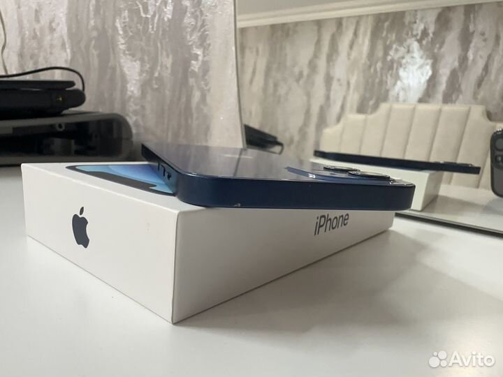 Телефон iPhone 12