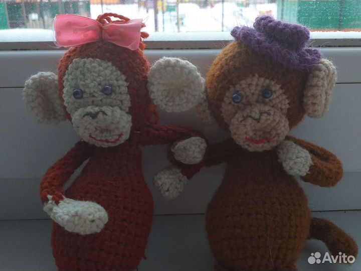 Вязанные игрушки пара обезьян