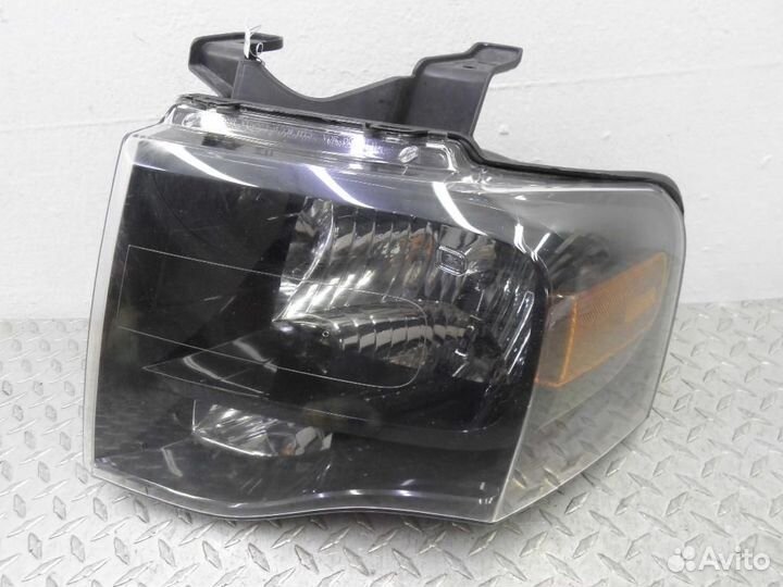 Фара левая Ford Expedition