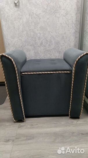 Пуфик с подлокотниками