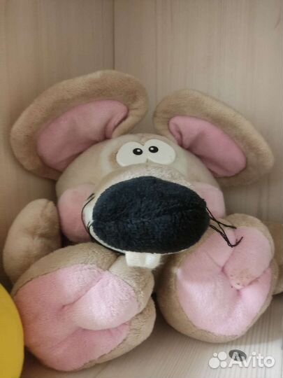 Игрушки, много