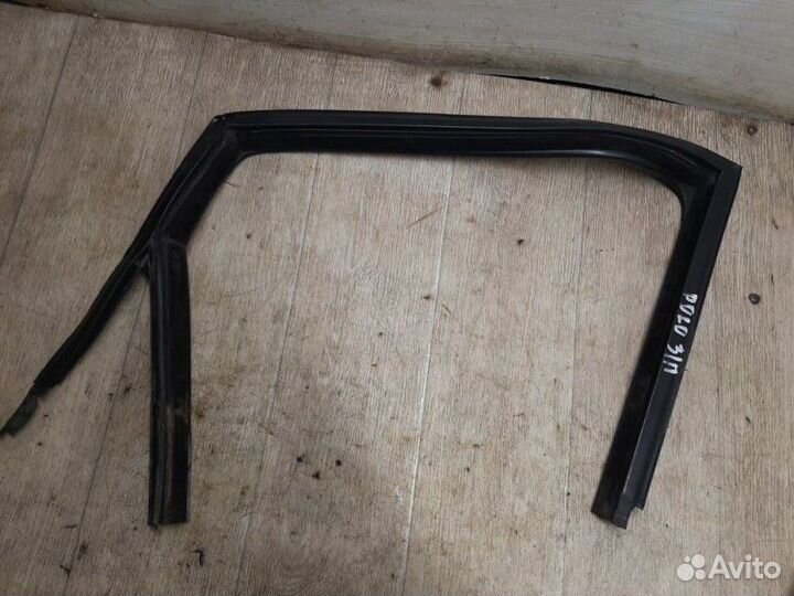 Уплотнитель стекла двери Volkswagen Polo седан 1.6