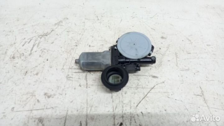 Моторчик стеклоподъемника передний правый Toyota