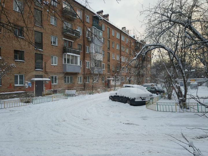 Доля в 2-к. квартире, 40 м², 2/5 эт.