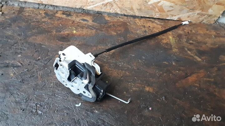 Замок двери передней правой Opel Insignia 2008-20