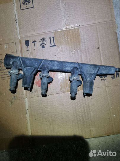 Рейка топливная (рампа) Citroen C-Elysee sedan 1.2