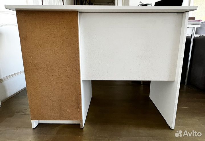 Рабочий стол белый