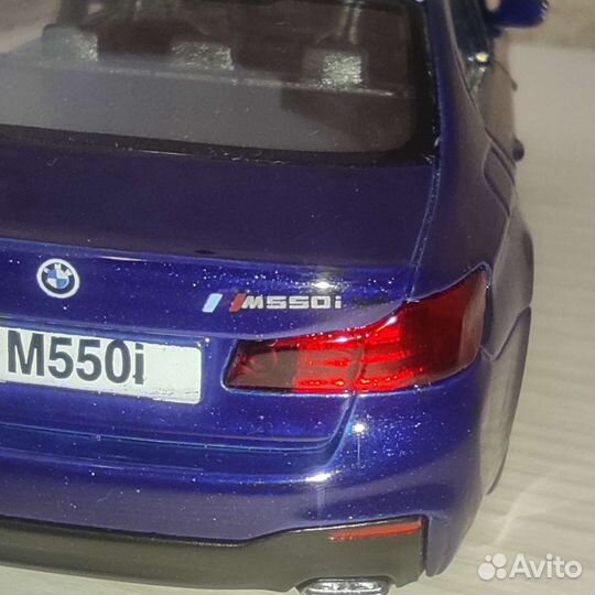 Модель BMW M550i 1:32