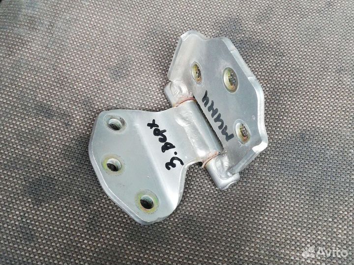 Петля двери Митсубиси Паджеро Мини 2