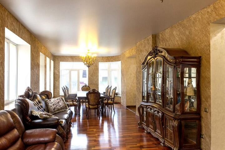 Дом 397 м² на участке 10 сот.