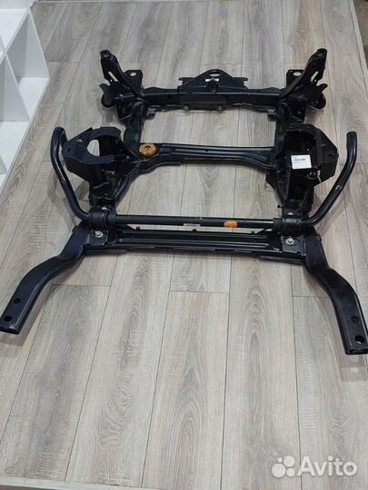 Подрамник переднего моста Land Rover Discovery 5