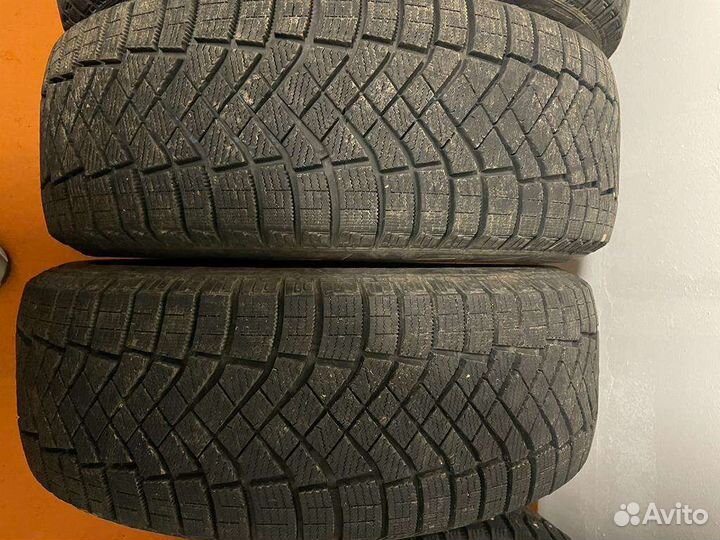 Pirelli Winter Ice Zero 215/55 R18 99H