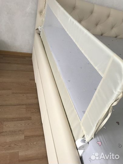 Защитный барьер на кровать 180 см