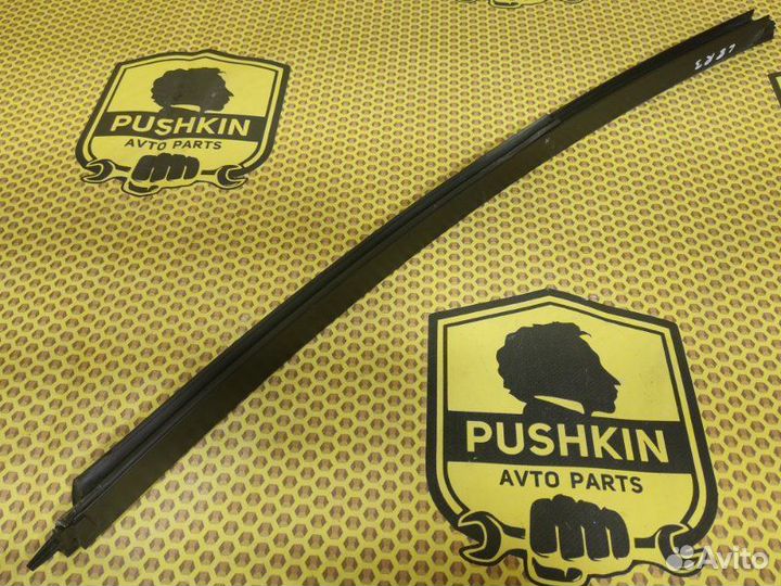 Направляющая стекла двери задняя салазка задняя