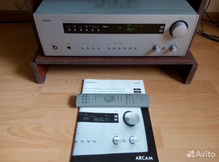 Ресивер Arcam AVR200