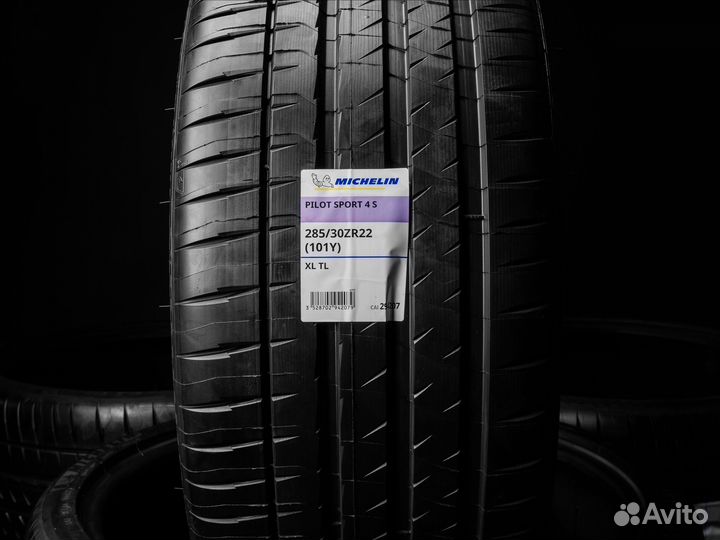 Michelin Pilot Sport 4 S 285/30 R22 101Y