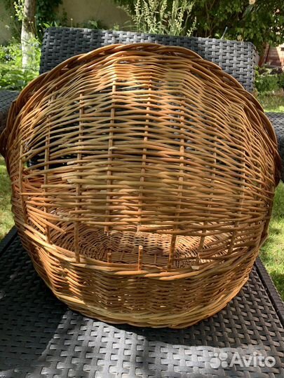 Лежанка для кошек и собак. Плетеная