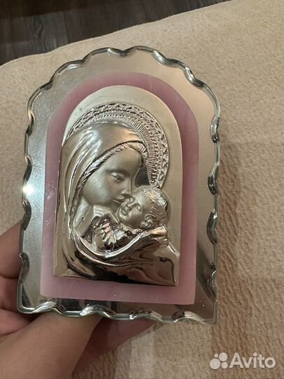 Икона божией матери с кварцем